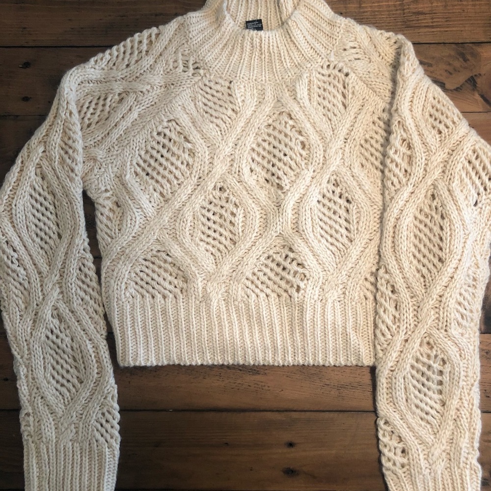 Forever 21 cream cropped mock neck knit sweater size S